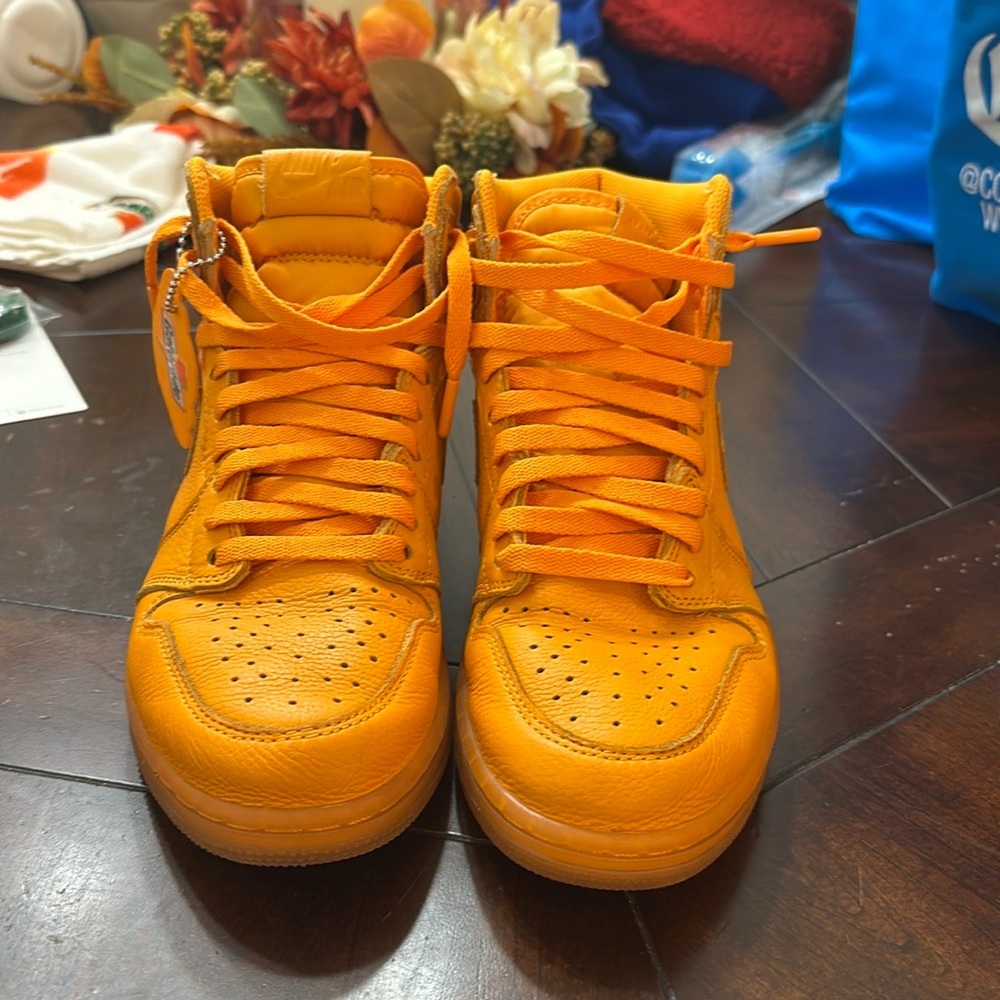 Used size 8.5 Air Jordan 1’s Retro Hi OG Orange Gatorade